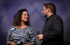 Caroline Kiesewetter und Karim Khawatmi im Serenadenhof Nürnberg