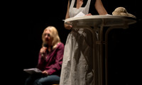 Michaela Allendorf, im Hintergrund Sabine Schremm mit Mikrofon