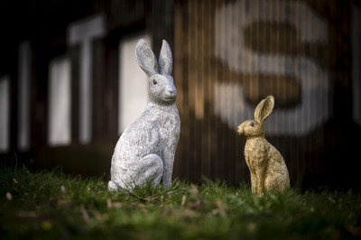 Osterspaziergang mit Hasen