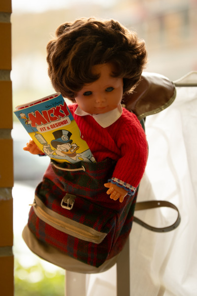 Puppe mit Micky Maus Heft gesund und fit  - Kongress Verschickungsheime in Bad Salzdetfurth